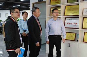 热烈欢迎市政府秘书长林兢一行莅临亚搏集团官网亚搏集团官网亚搏集团官网亚搏集团官网首页-亚搏(中国)
集团广西公司考察指导